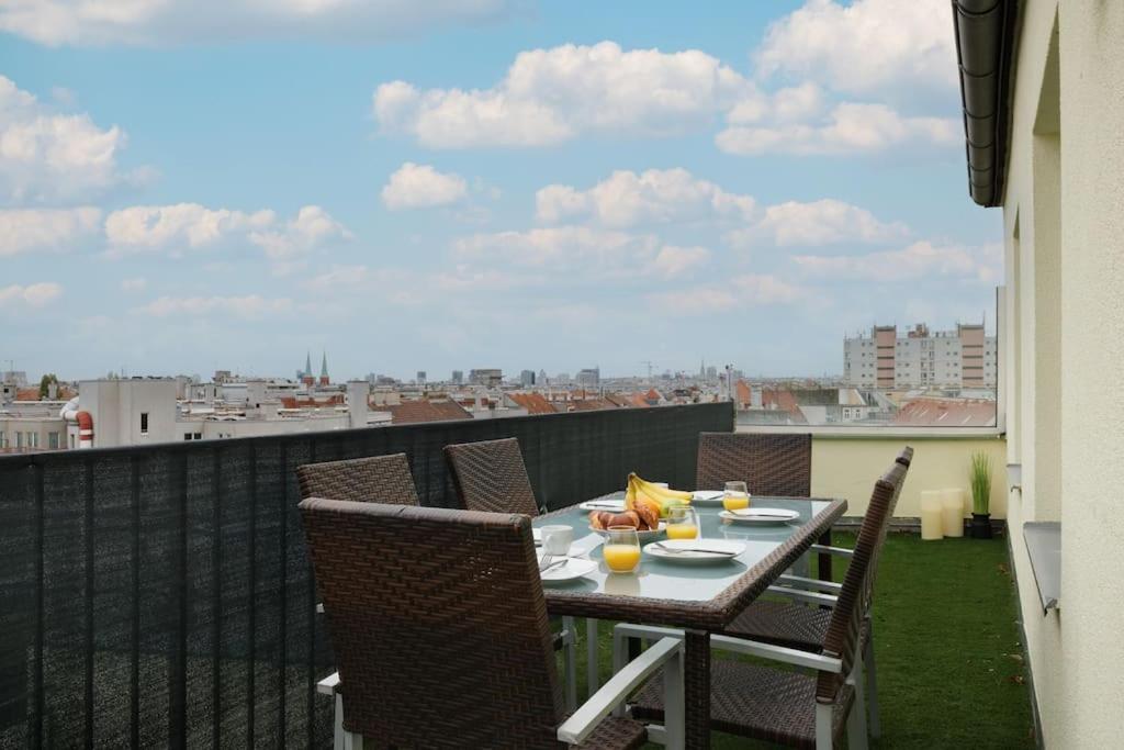 Exclusive 2-bedroom Loft With Scenic Rooftop Views Apartment Wien